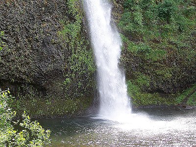 Horsetail Falls, Oregon: pool at the base of the lower falls